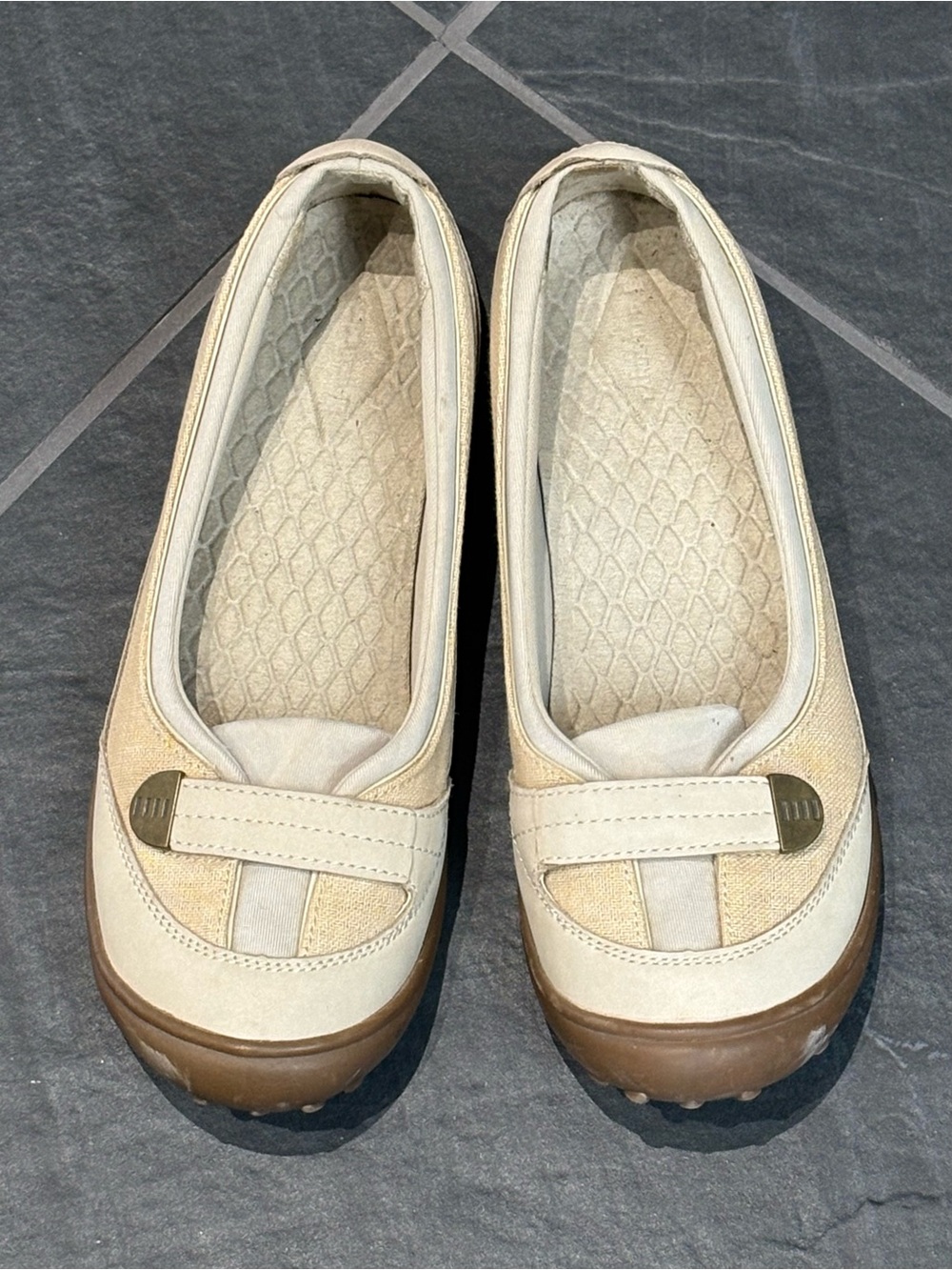 Lands End Cream Slip On Shoe Women’s 8 Momcore